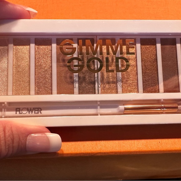 NEW Flower Beauty Shimmer & Shade Eyeshadow Palette GIMME GOLD by Drew B… - Picture 7 of 7